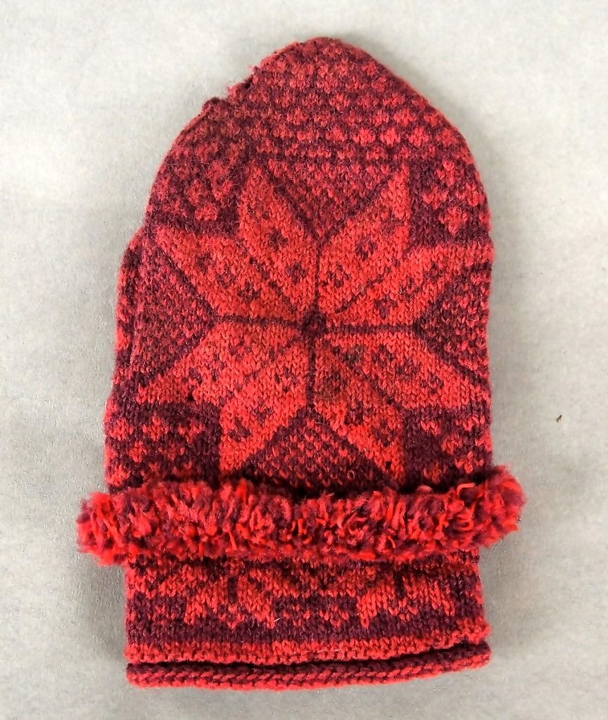 Stranded colourwork mittens