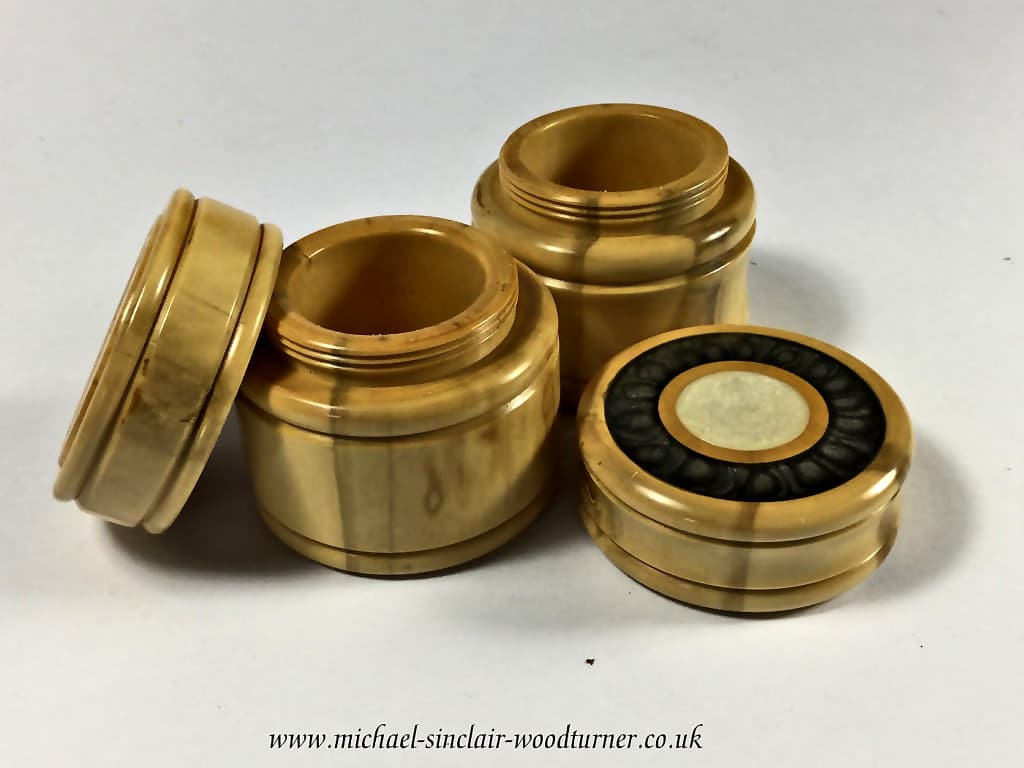 Threaded boxes