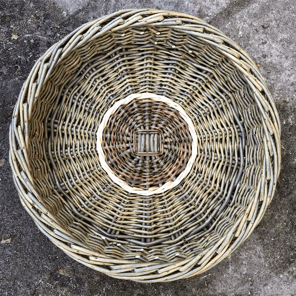 Circular fruit/bread basket
