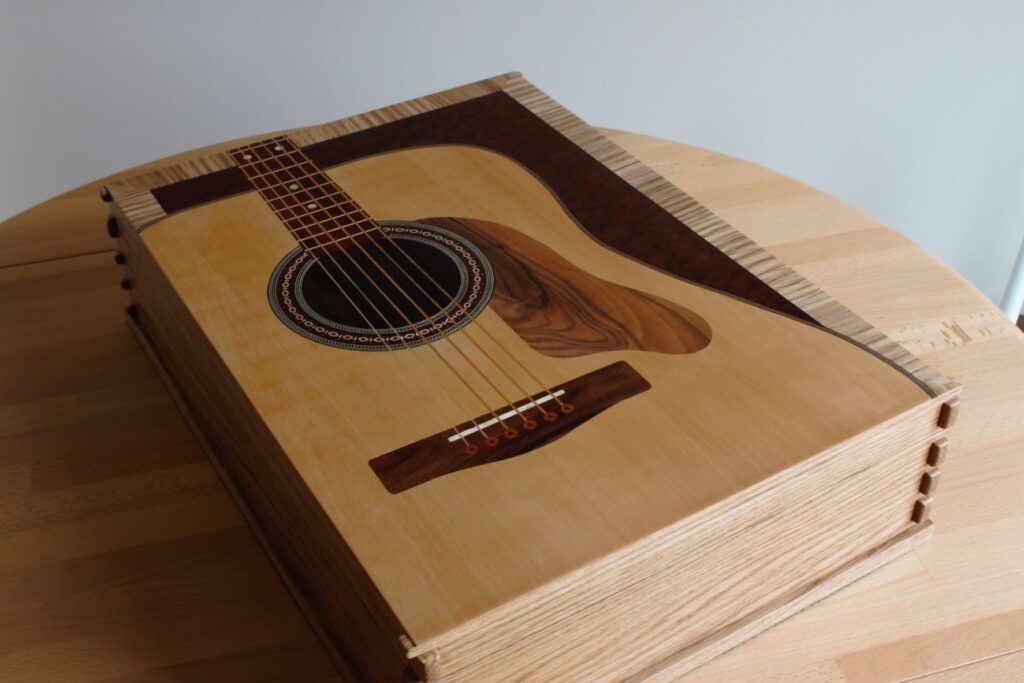Guitar box