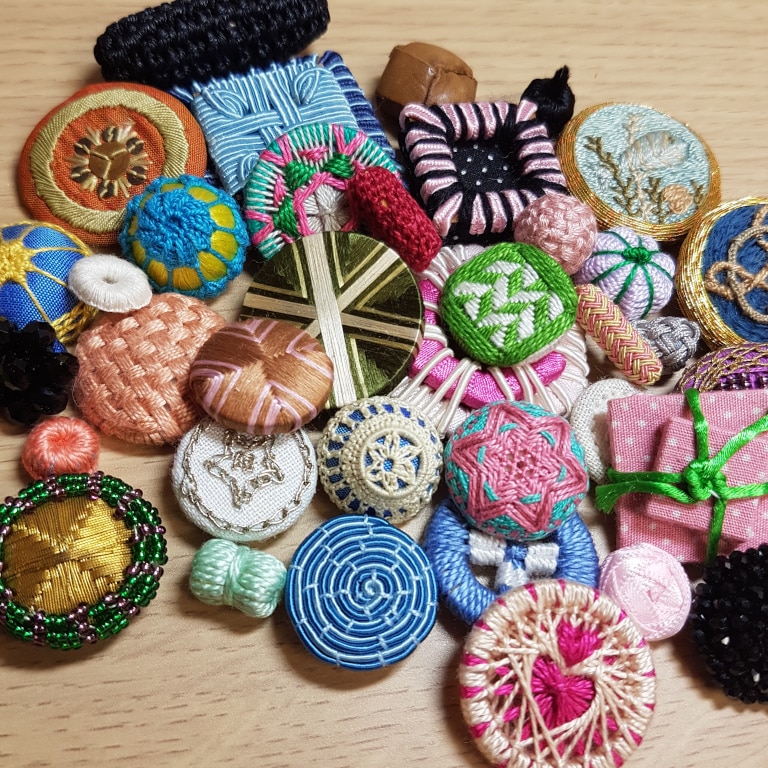 Thread & passementerie buttons