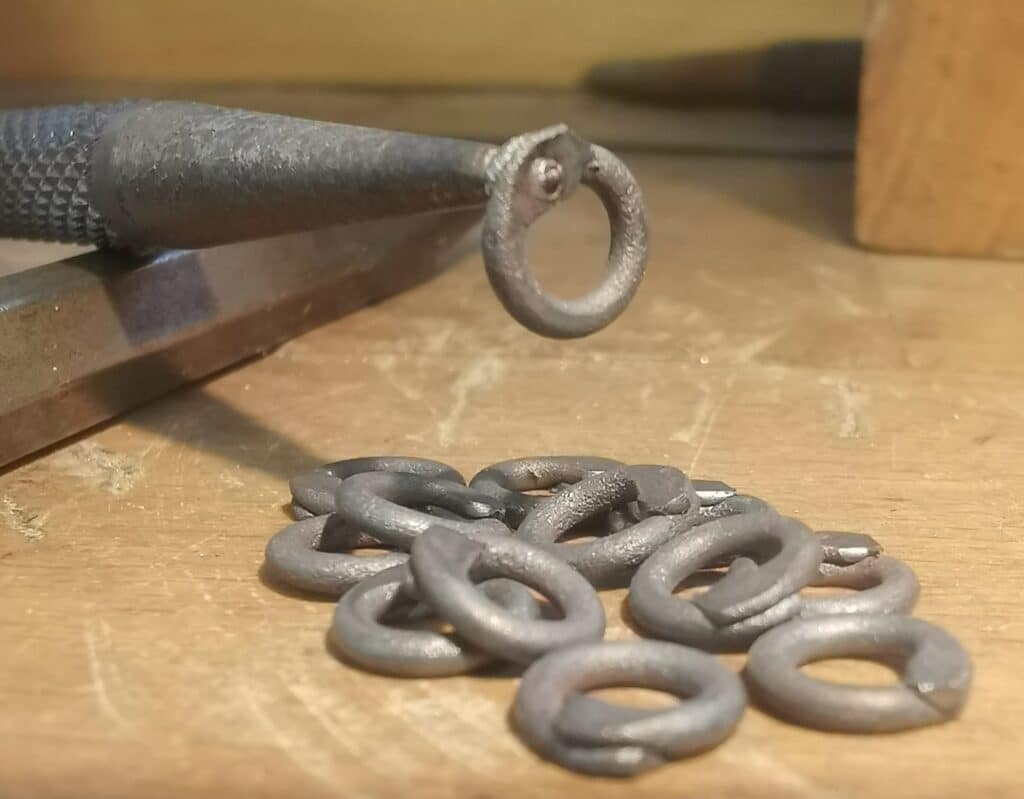 Riveted maille
