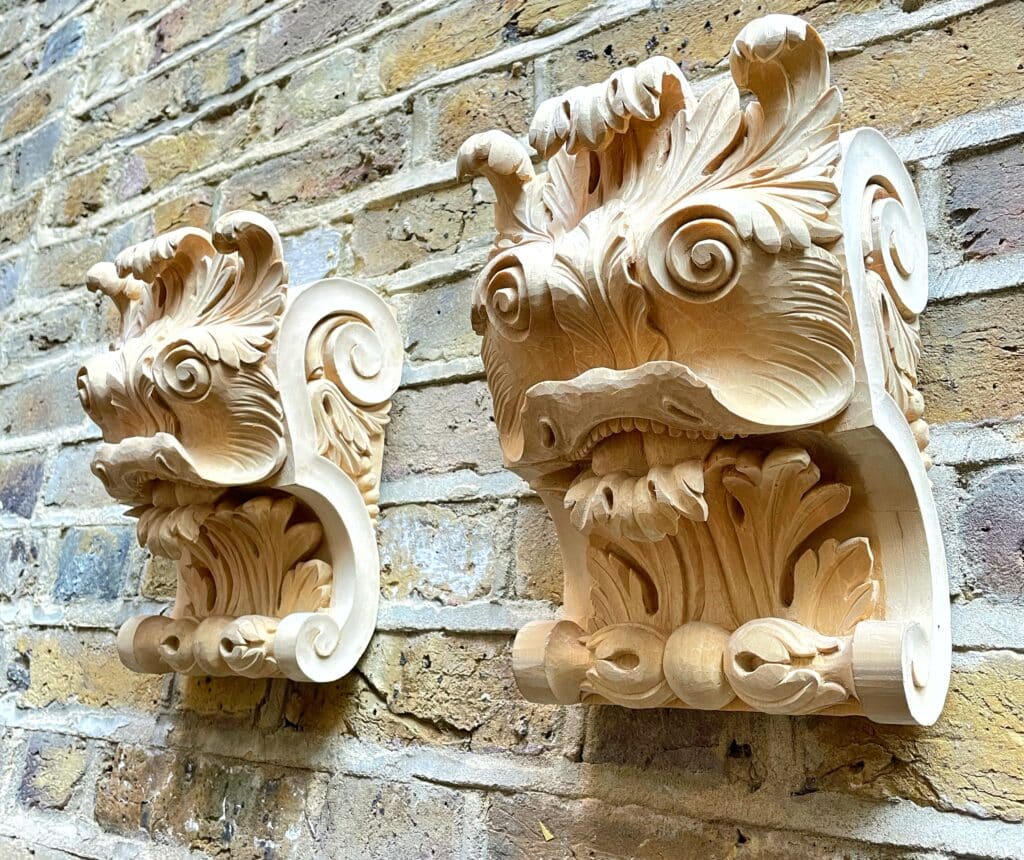Carved brackets with classical dolphin mask and acanthus scrolled leafs