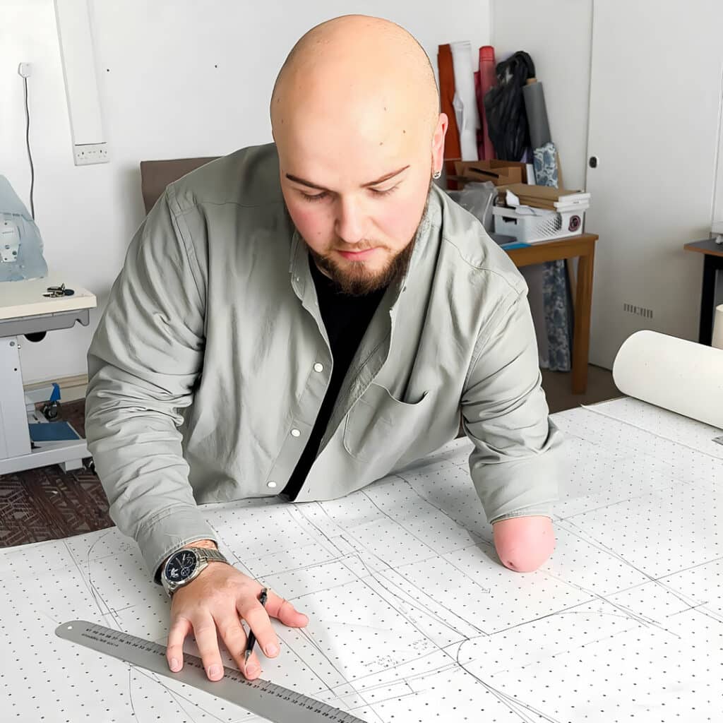 Ryan Rix, Tailor