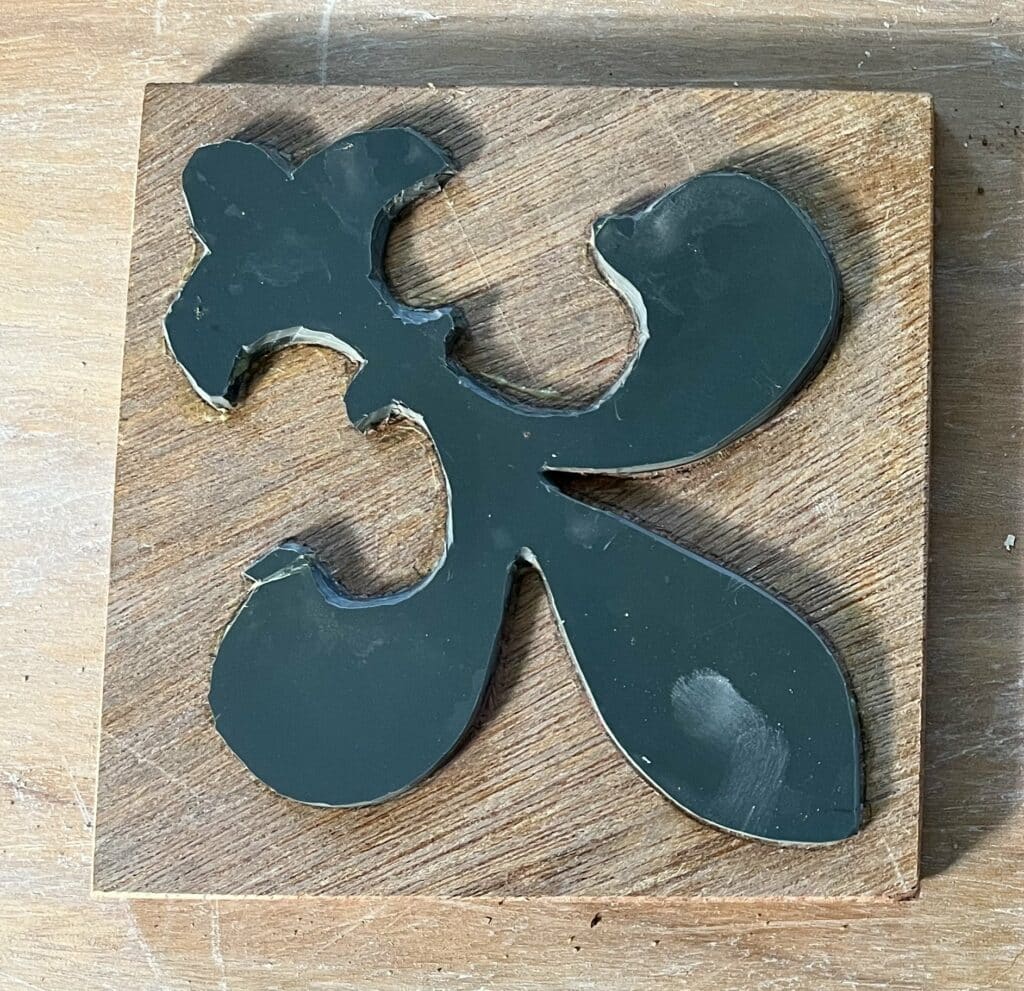 Stamp mould for Fleur de Lys pattern – cut from 3mm line.