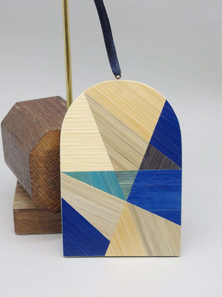 Straw marquetry hanging decoration
